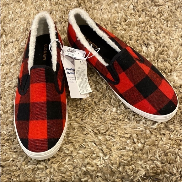 NWT Old Navy Red and Black Plaid Slip-On Shoes Women’s 8 - Picture 1 of 4